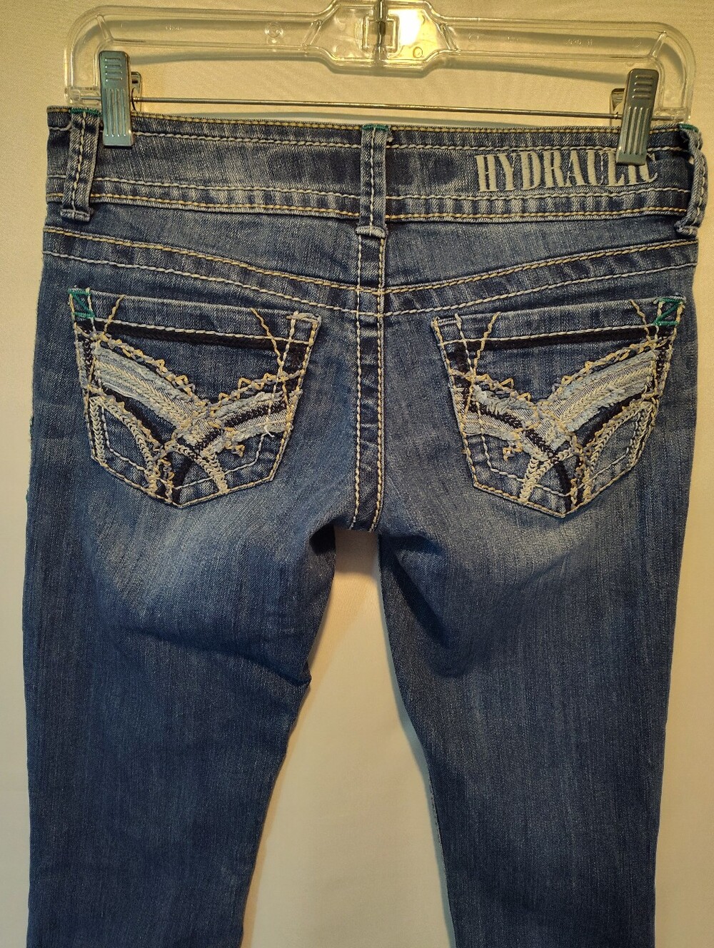 Hydraulic Women's Low Rise Embroidered Back Pocket Walk Short, Sz 3/4